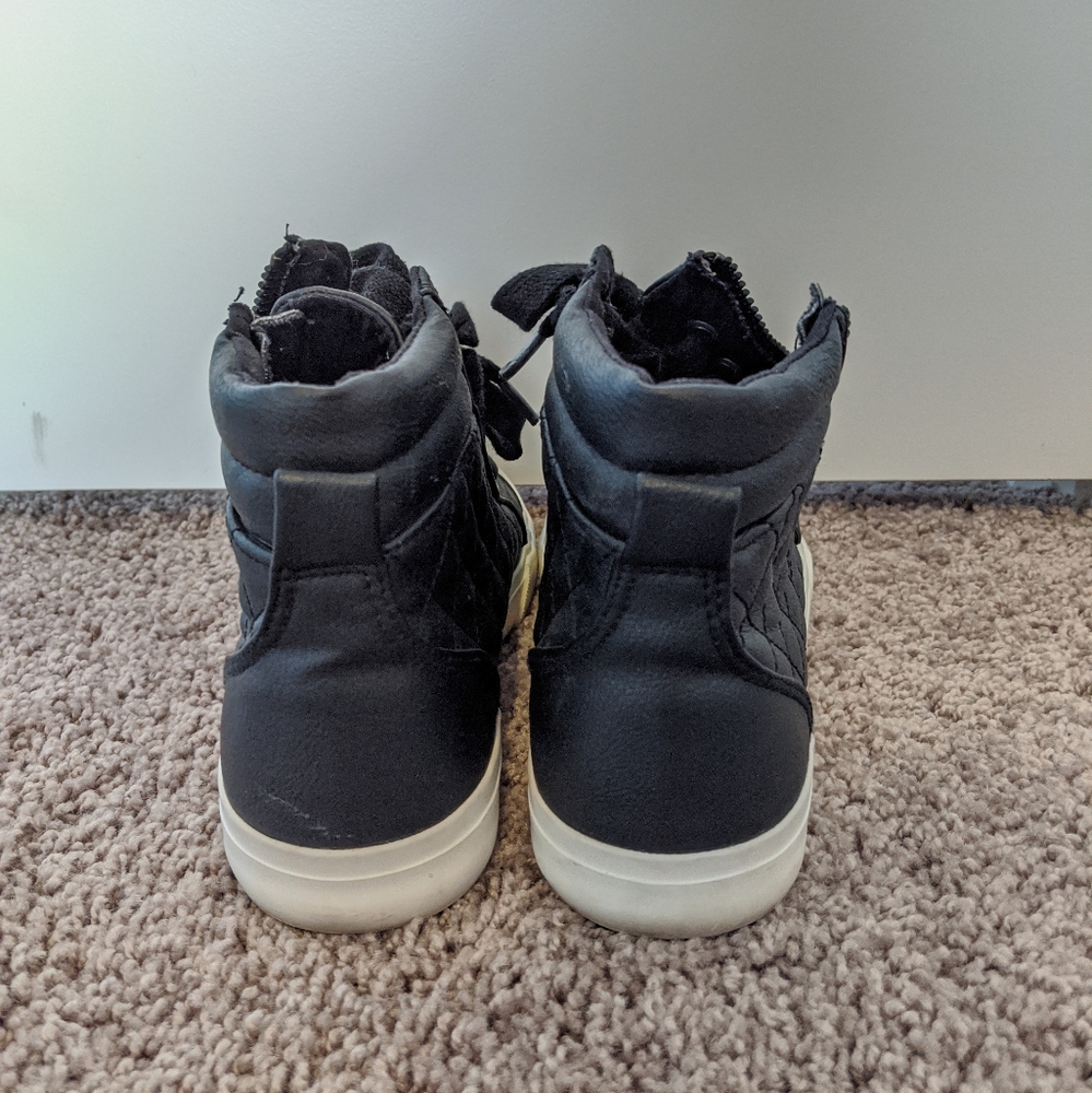Shoes - Picture 2 of 3